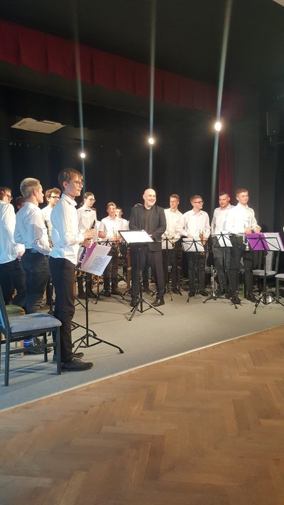 Školní dechový orchestr ZUŠ Ořechov - TAŠKAŘÍCI  -  pedagogické vedení MgA. František Kříž. Foto Irena Pšeničková