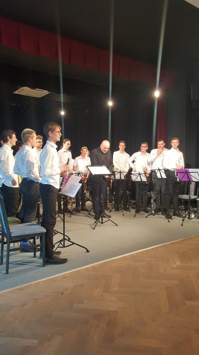 Školní dechový orchestr ZUŠ Ořechov - TAŠKAŘÍCI  -  pedagogické vedení MgA. František Kříž. Foto Irena Pšeničková