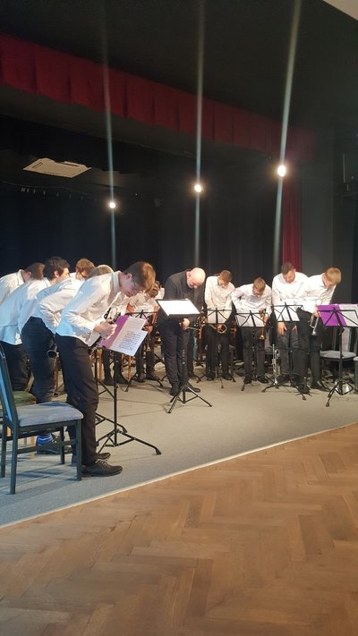 Školní dechový orchestr ZUŠ Ořechov - TAŠKAŘÍCI  -  pedagogické vedení MgA. František Kříž. Foto Irena Pšeničková